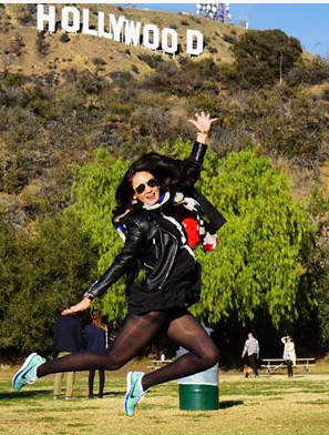 Kelihatan Deh Bagian T**** nya.. Rok Luna Maya Terbang di Hollywood.. !!