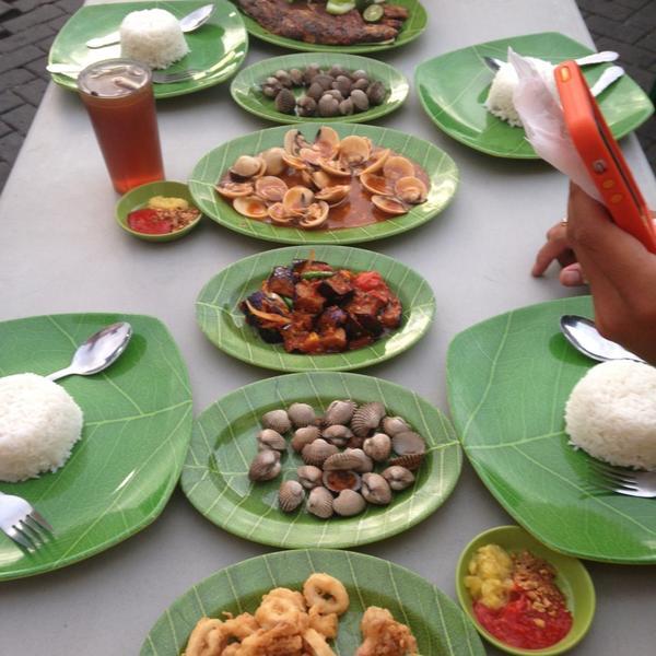7 Tempat Makan Seafood MURAH Dan ENAK Di Jakarta!
