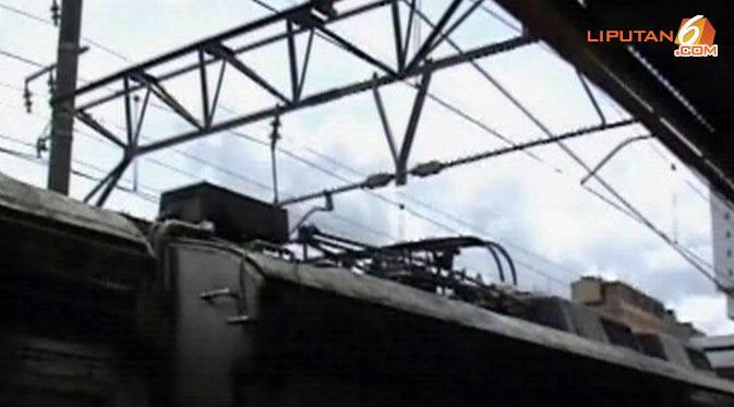 nostalgia naik di atap krl