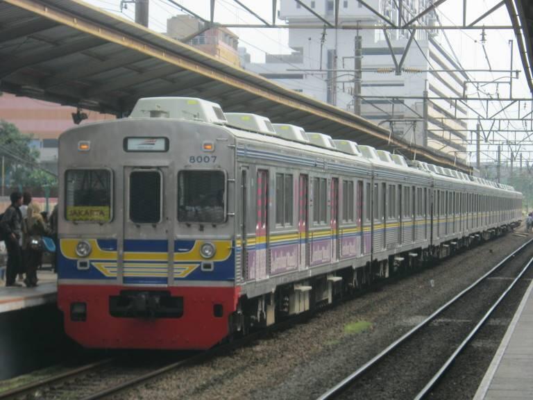 nostalgia naik di atap krl