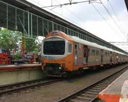 nostalgia naik di atap krl