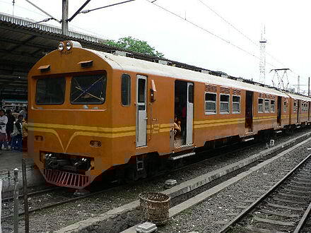 nostalgia naik di atap krl