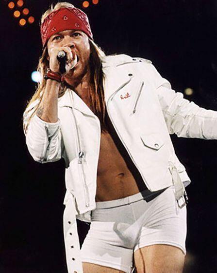 Tiap Kamu Lihat 7 Aksesoris Ini, Pasti Kamu Ingat Sama Musisi Yang Memakainya