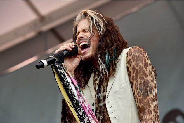 Tiap Kamu Lihat 7 Aksesoris Ini, Pasti Kamu Ingat Sama Musisi Yang Memakainya