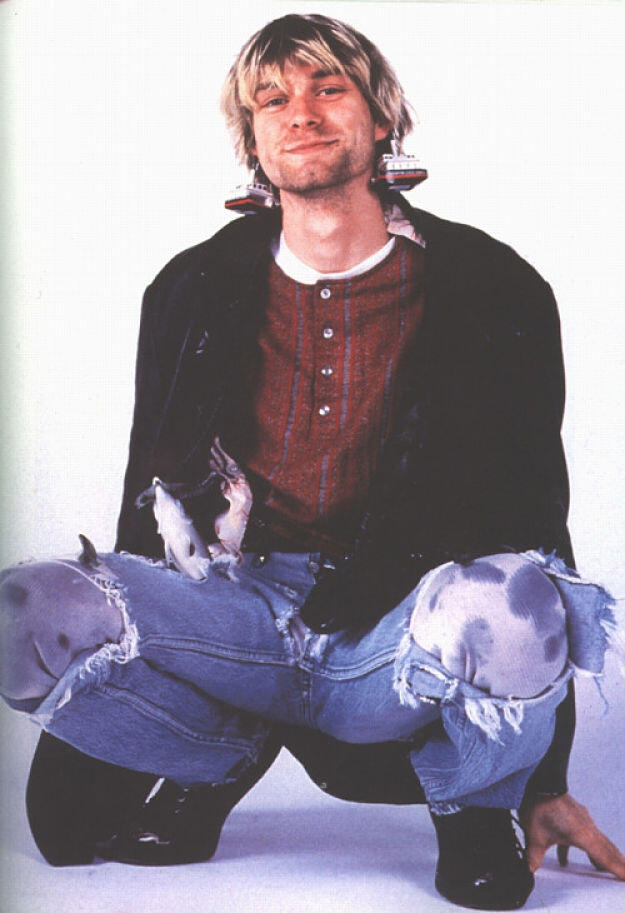 Tiap Kamu Lihat 7 Aksesoris Ini, Pasti Kamu Ingat Sama Musisi Yang Memakainya