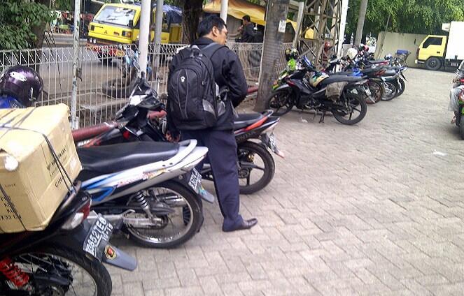 Orang Indonesia Mata Duitan ??? Yang Bener aahh.. !!!