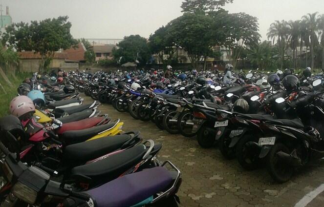Orang Indonesia Mata Duitan ??? Yang Bener aahh.. !!!