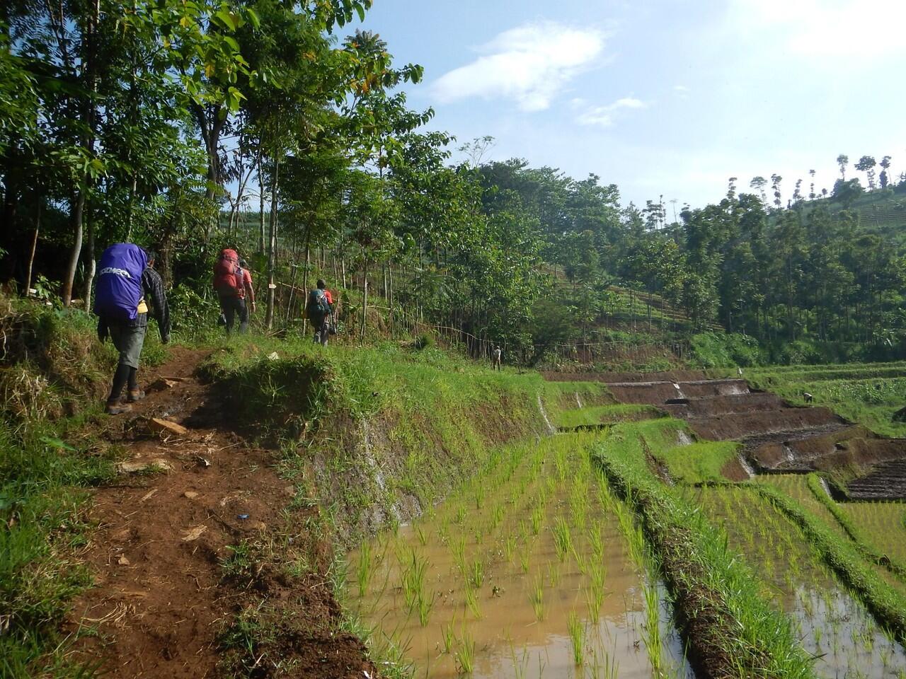 Lintas Trek Rakutak 1922 mdpl, Dari Sukarame hingga Kamojang