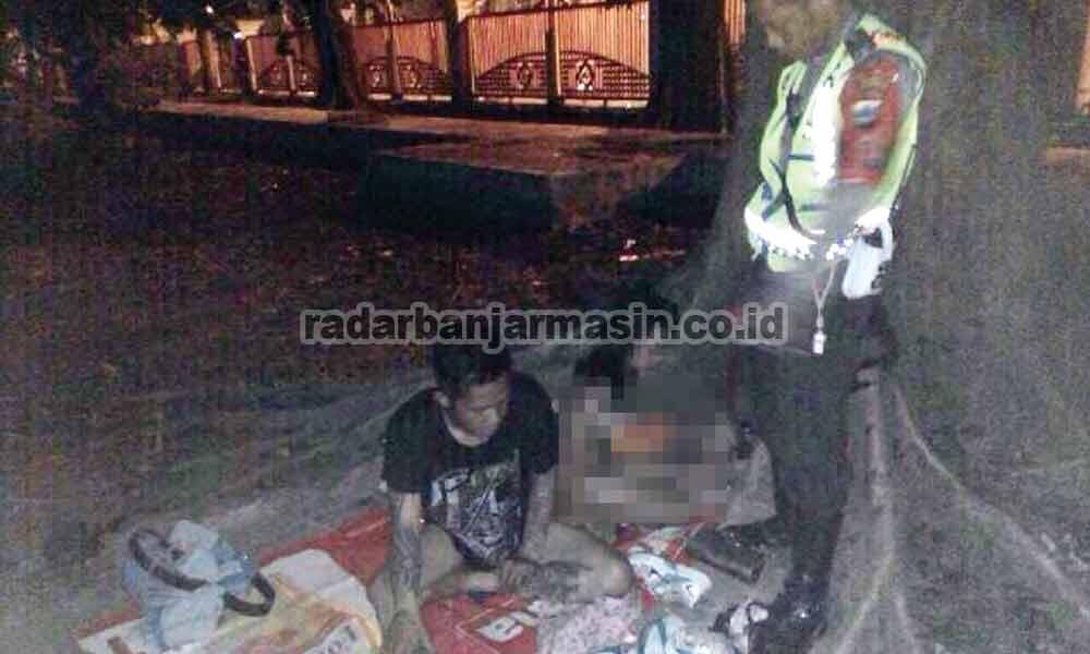 serem gan pasangan ini mesum di halaman mesjid Banjarmasin BB+