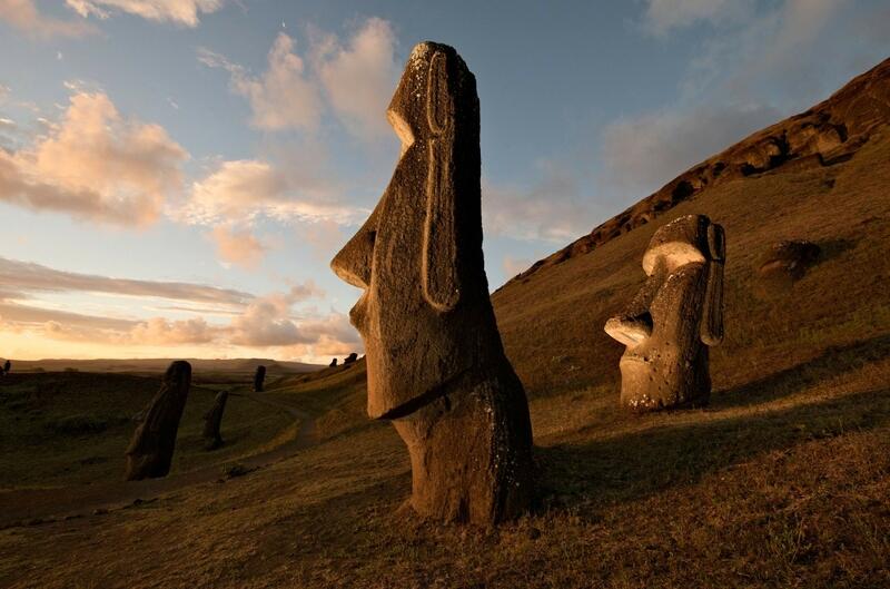 Misteri Pulau Paskah dan Rahasia Patung Moai