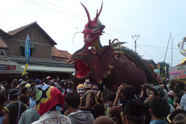 Warga Cirebon Menolak #CirebonKotaTilang Membalas dengan Meme Positif