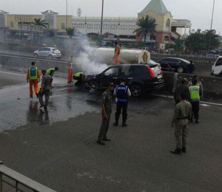Mobil Terbakar di Tol JLB Arah Bandara