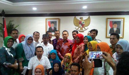 Ketua MPR Janji Perhatikan Nasib Guru Honorer