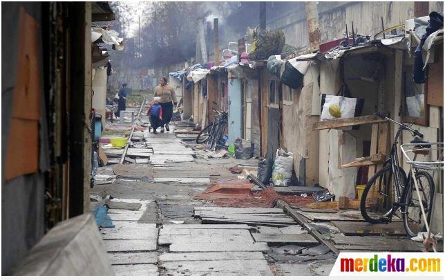 Begini kondisi permukiman kumuh pinggir rel Kota Paris