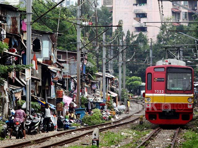 Begini kondisi permukiman kumuh pinggir rel Kota Paris