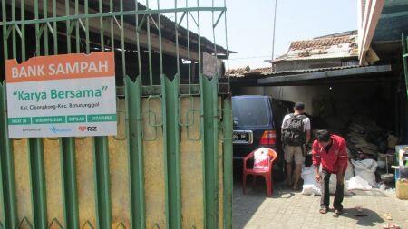 Unik, Warga Gorontalo Bisa Bayar Pajak Pakai Sampah