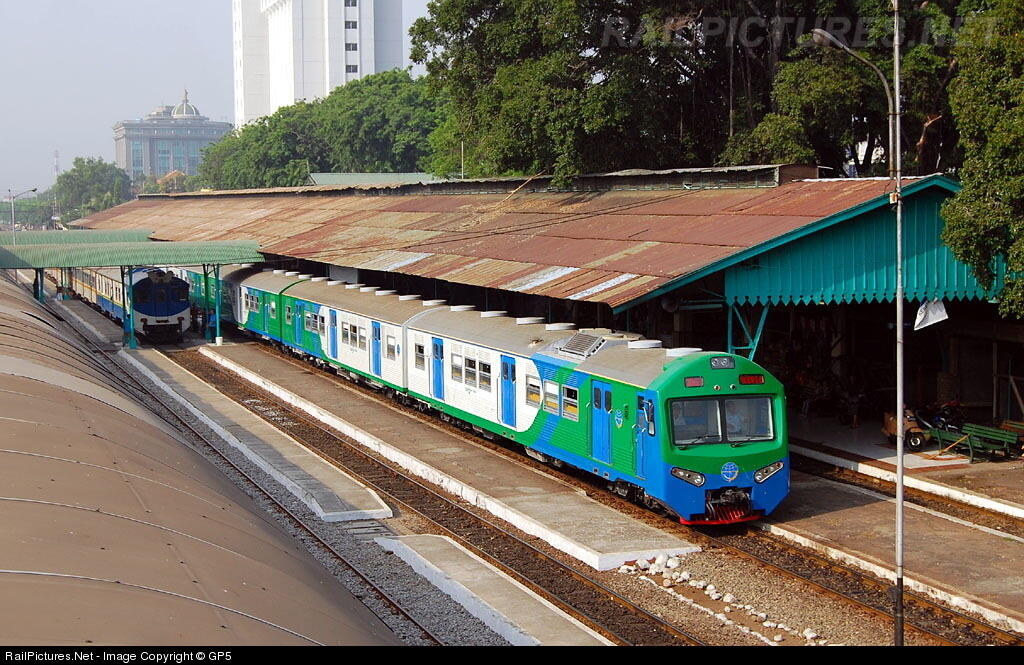 Produk Kereta Api buatan Dalam Negeri