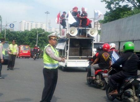 Buruh Bergerak ke Istana, Polisi Beri Pengawalan