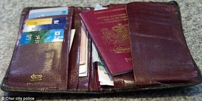 Perbedaan dompet Cewek dan Dompet Cowok serta isinya