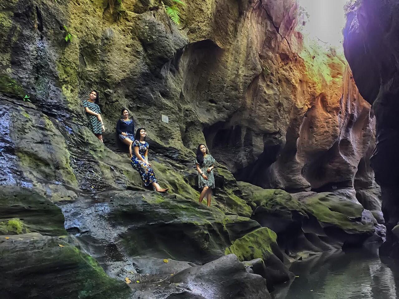 Keindahan Hidden Canyon di Beji Guwang