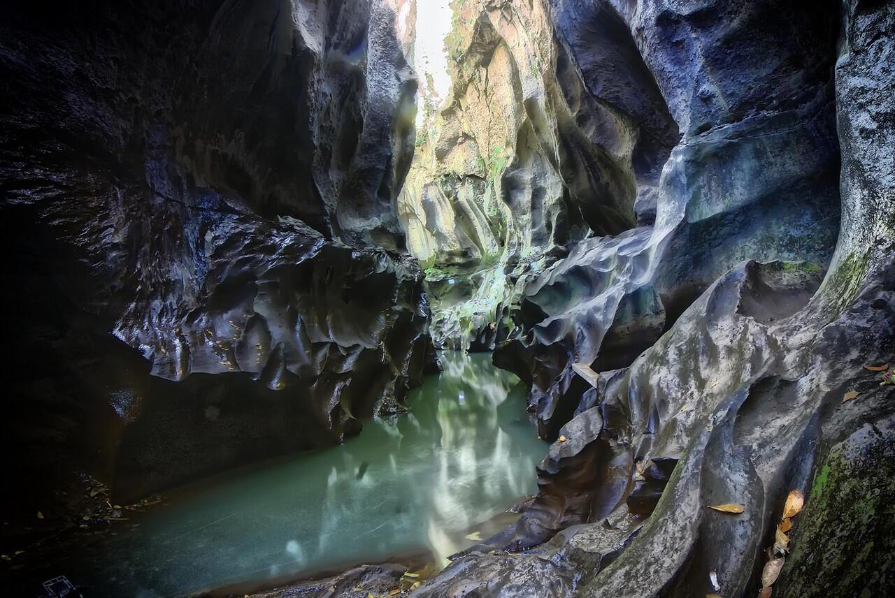 Keindahan Hidden Canyon di Beji Guwang