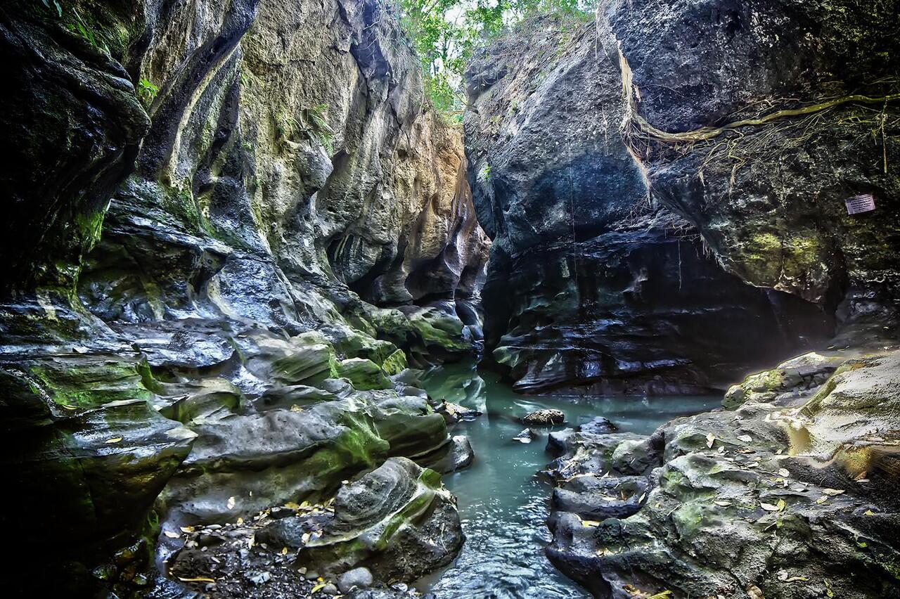 Keindahan Hidden Canyon di Beji Guwang