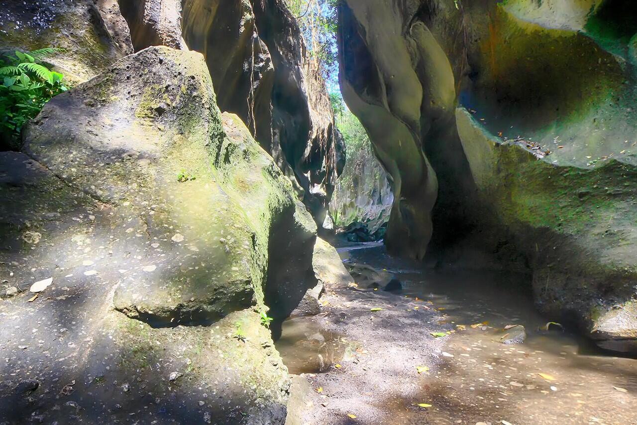 Keindahan Hidden Canyon di Beji Guwang