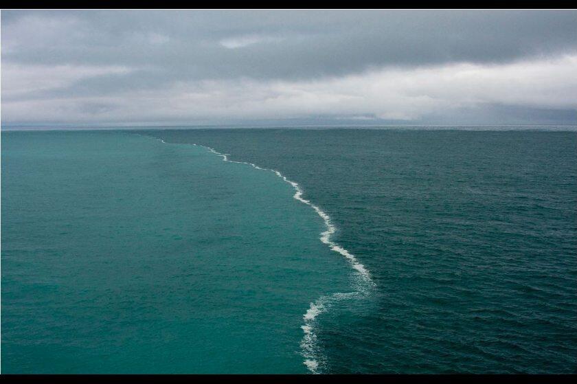 Air Laut 2 Warna Di Alaska