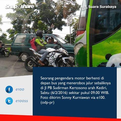 CADASSS!!! Pengendara Ninja ini berani halangi bus yang lawan arah..!!