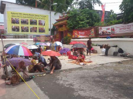 jelang imlek pengemis boyongan kevihara dharma bhakti