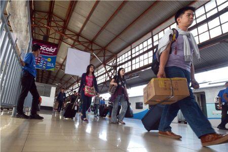Teror Thamrin dan Musim Hujan Sebabkan Penumpang KRL Menurun