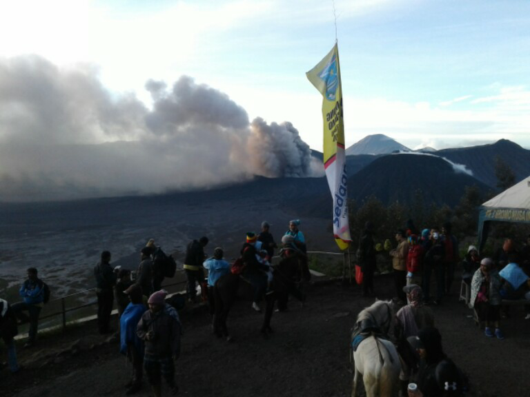 Indahnya erupsi Bromo siklus lima tahunan