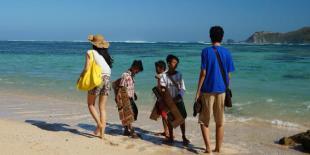 Lombok Destinasi Wisata Halal Terbaik Dunia.