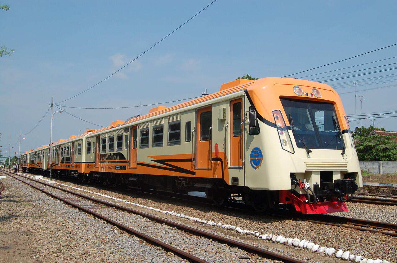 25 Deretan Kereta Api Keren Buatan Anak Bangsa