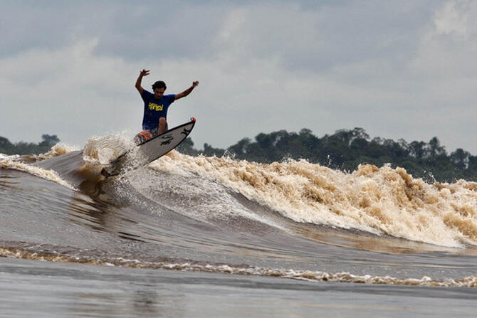 BONO, SURGA SURFING YANG TERSEMBUNYI