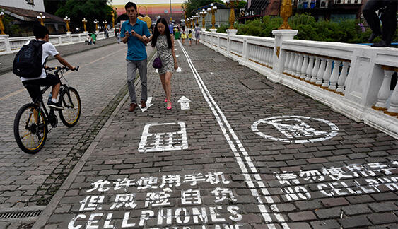Wow, Di Luar Negeri Ada Jalan Khusus Untuk SMS-an (PICT)