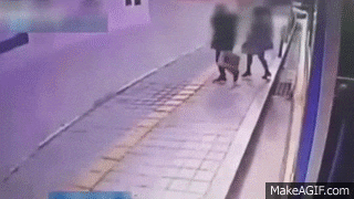 Wow, Di Luar Negeri Ada Jalan Khusus Untuk SMS-an (PICT)