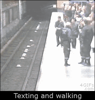 Wow, Di Luar Negeri Ada Jalan Khusus Untuk SMS-an (PICT)