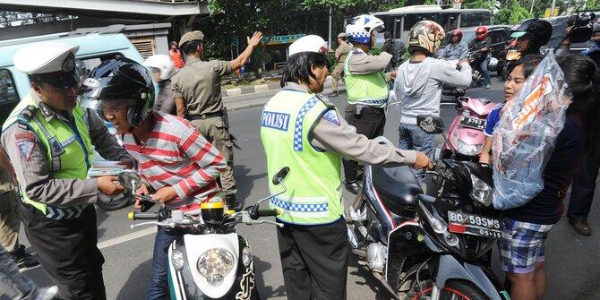 Ini pasal-pasal lengkap dengan dendanya saat ditilang polisi