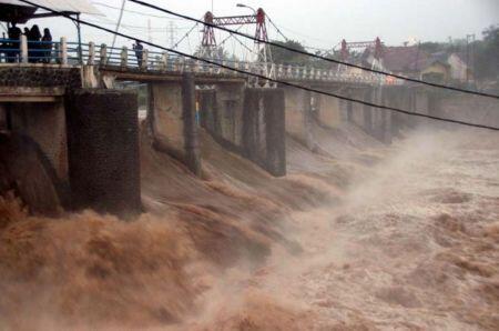 Selasa Dini Hari, Banjir Kiriman Katulampa Diprediksi Tiba di Jakarta