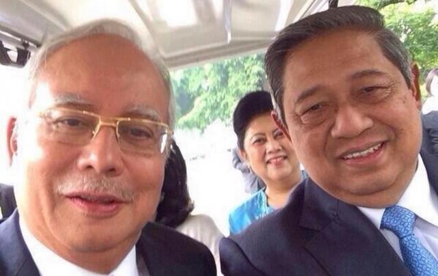 8 Selfie Paling Fenomenal Di Internet