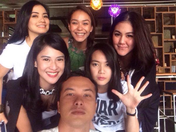 8 Selfie Paling Fenomenal Di Internet