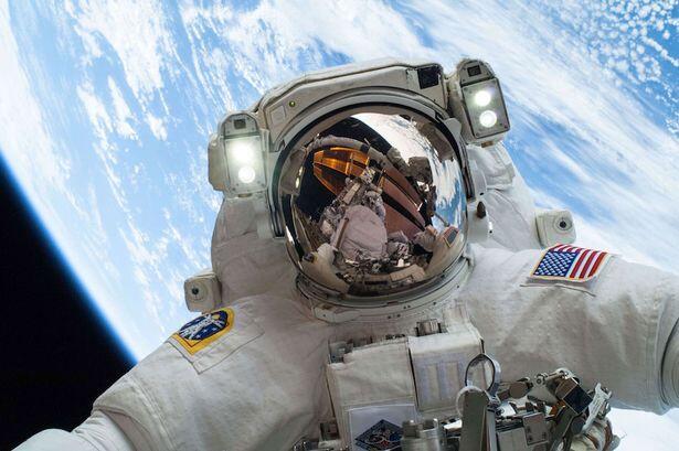 8 Selfie Paling Fenomenal Di Internet