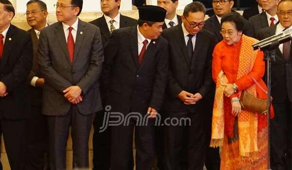 Megawati Hadiri Pelantikan 7 Kada di Istana Negara