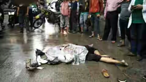 Seorang tukang dengan motor barunya tewas setelah ditembak begal