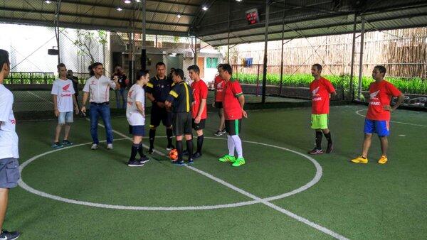 Menpora Bermain Futsal Bersama Dani Pedrosa dan Marc Marquez