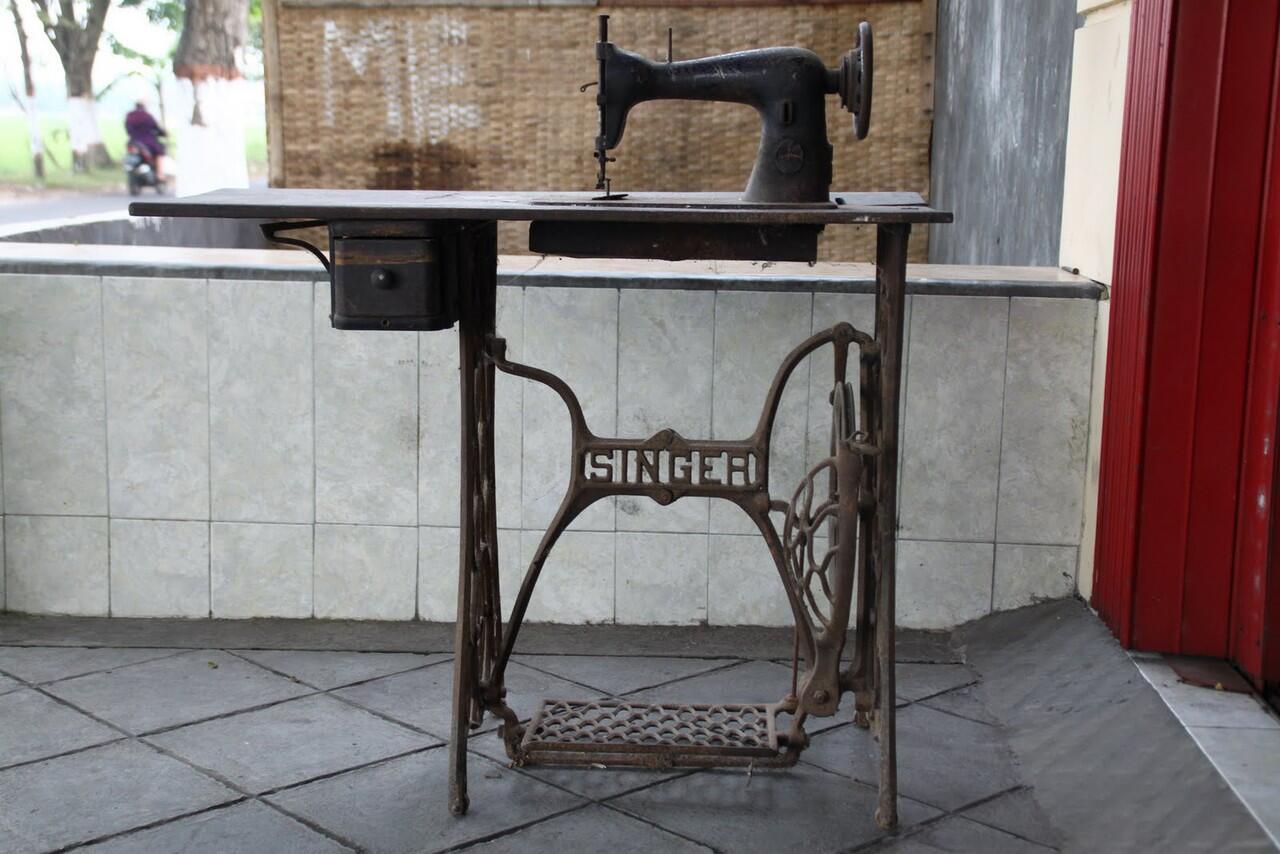 Sulap Mesin Jahit Legend Jadi 7 Furniture Unik !