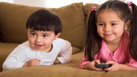 Ini Dampak Anak Balita yang Terlalu Banyak Nonton Televisi dan Film Kartun