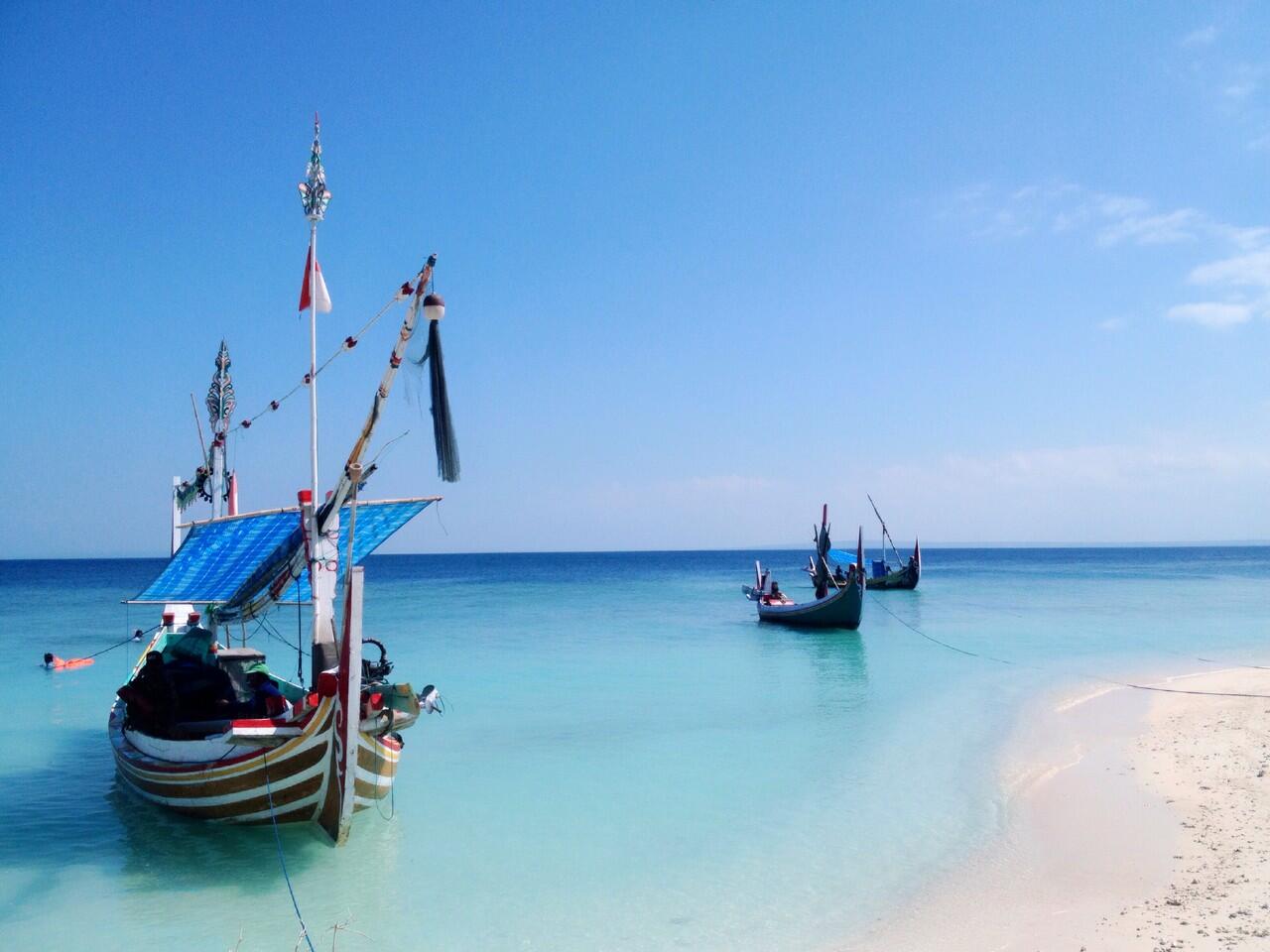 pulau gili labak yang indah itu di madura