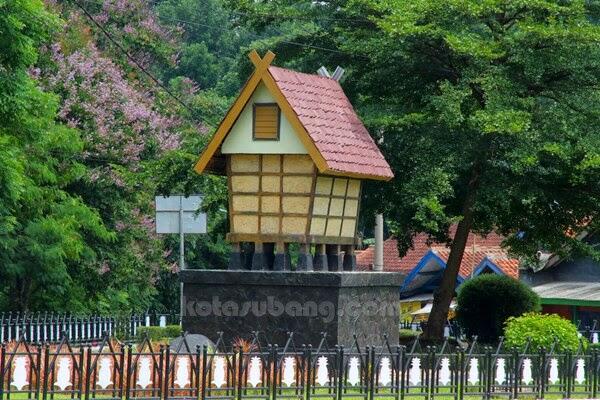 Heboh polisi razia di jalan kampung &amp; terima duit recehan